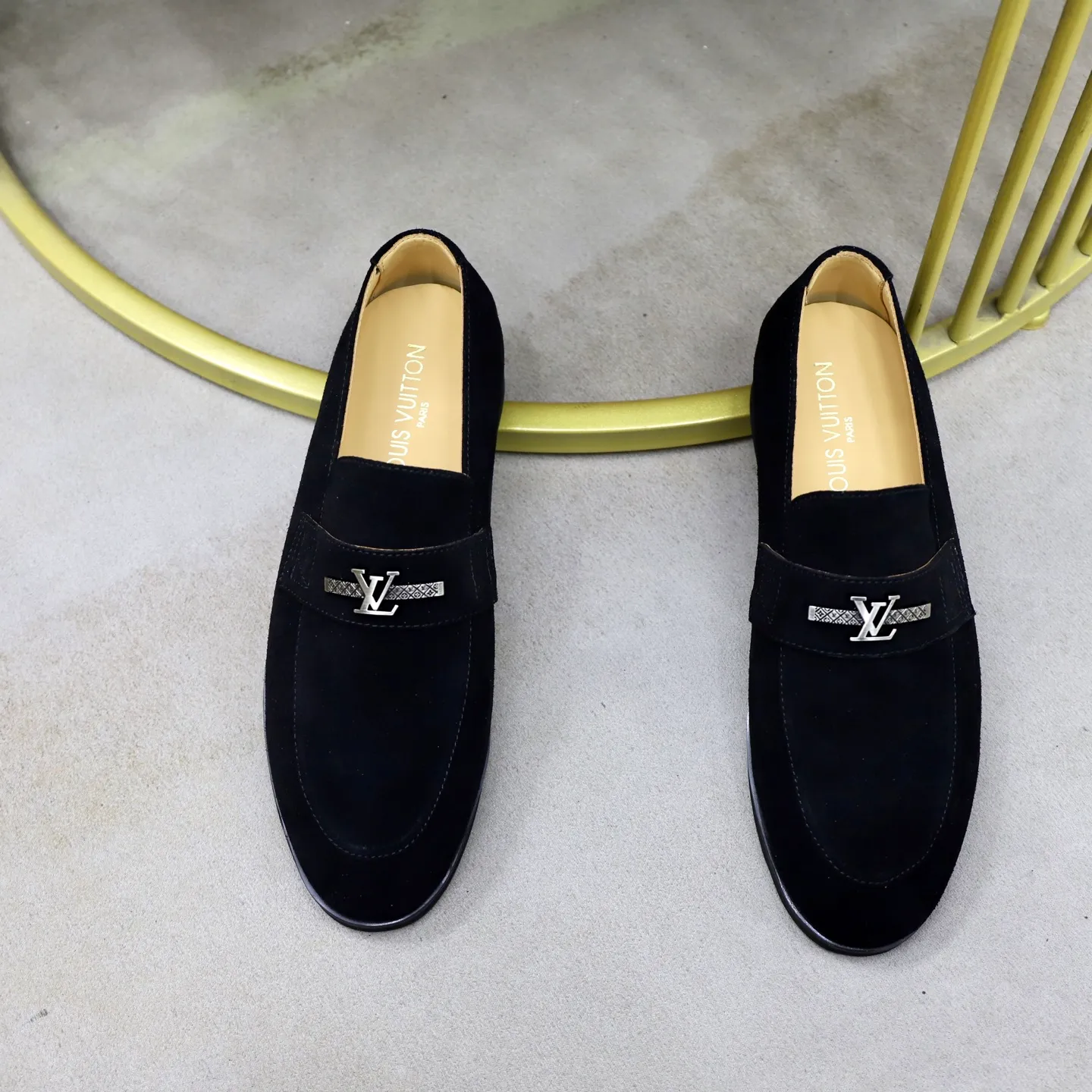 Ex-factory price: 442💰🙅‍♂️🙅‍♂️🙅‍♂️ Brand: LV Louis Vuitton Standard code: 38-44 (45 customized) Grade: Same as the official website Material: Original cow suede material stitching Comfortable and breathable cowhide lining Lightweight wear-resistant foam outsole Style category: Men's fashionable casual shoes Running sports shoes Distinguished luxury brand elements Top luxury color: actual picture color